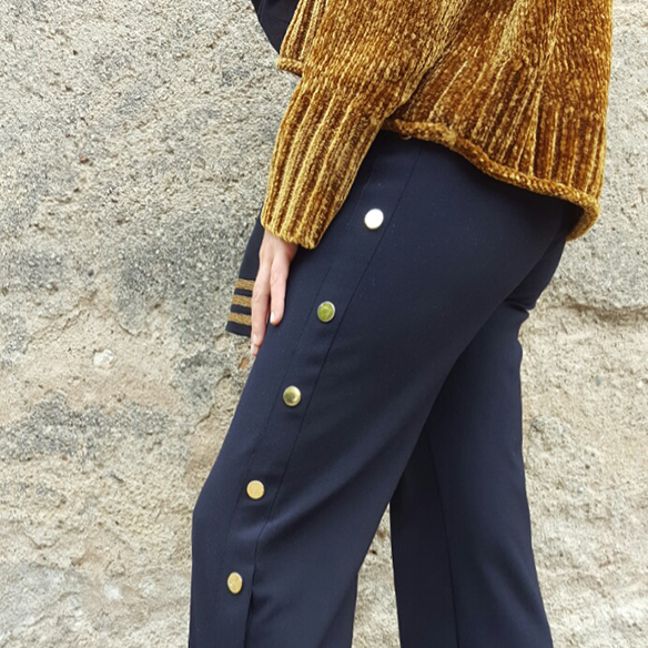 15-colgadas-de-una-percha-alicia-alvarez-abrigo-militar-chaqueta-military-coat-mostaza-mustard-pantalones-botones-buttoned-pants-6