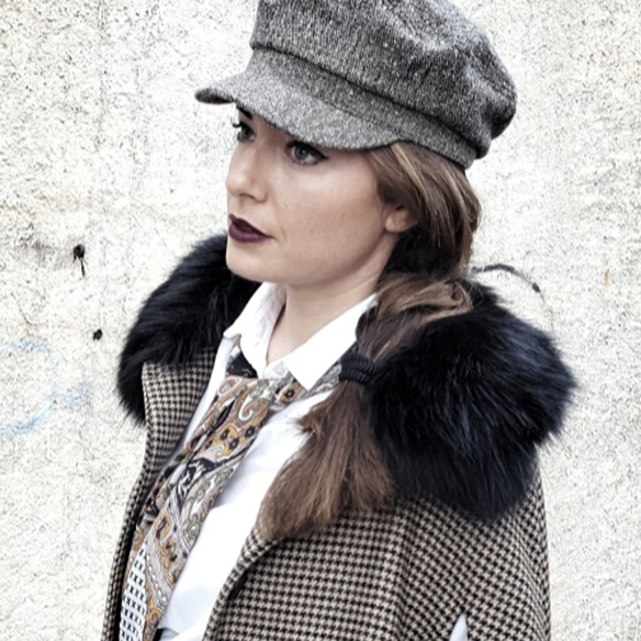 15-colgadas-de-una-percha-alicia-alvarez-garcon-garconne-capa-cape-vintage-palazzo-pants-boina-beret-tweed-4