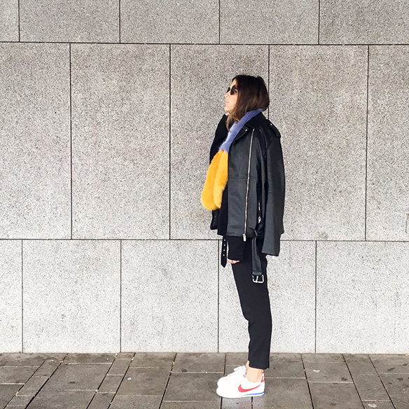 15-colgadas-de-una-percha-anna-duarte-estola-de-pelo-fur-stole-chaqueta-perfecto-jacket-total-black-10