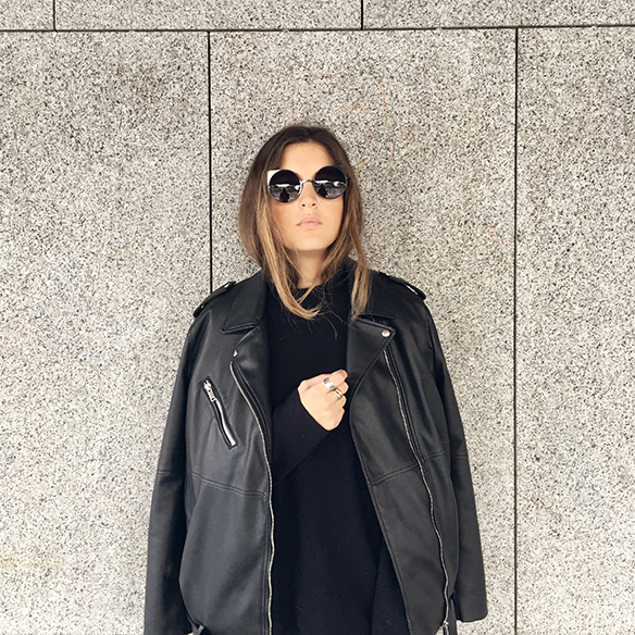 15-colgadas-de-una-percha-anna-duarte-estola-de-pelo-fur-stole-chaqueta-perfecto-jacket-total-black-2