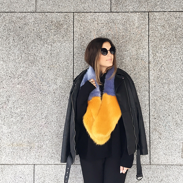 15-colgadas-de-una-percha-anna-duarte-estola-de-pelo-fur-stole-chaqueta-perfecto-jacket-total-black-8