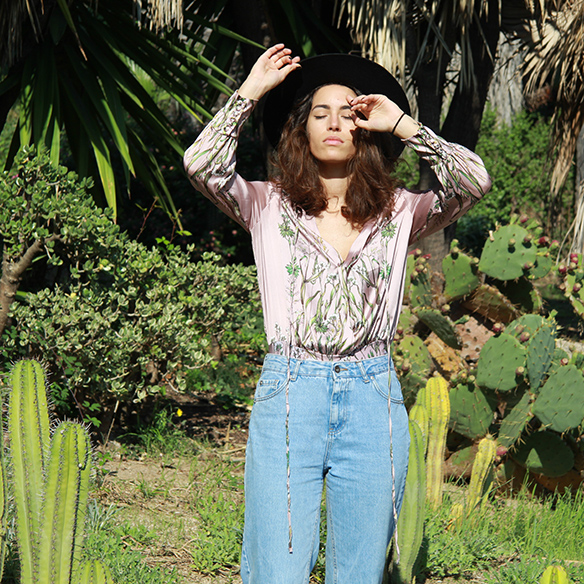 15-colgadas-de-una-percha-blanche-body-jeans-sombrero-hat-booties-botines-1