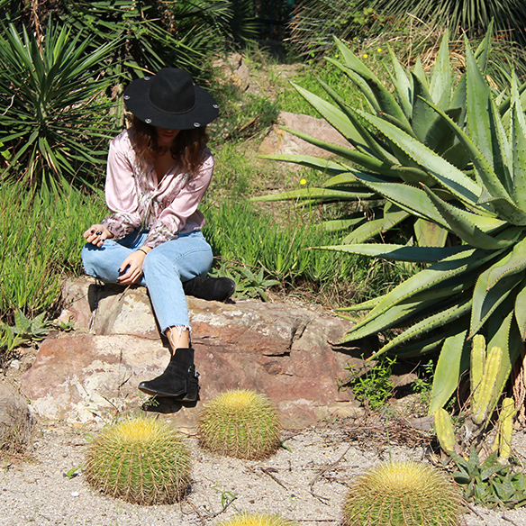 15-colgadas-de-una-percha-blanche-body-jeans-sombrero-hat-booties-botines-5