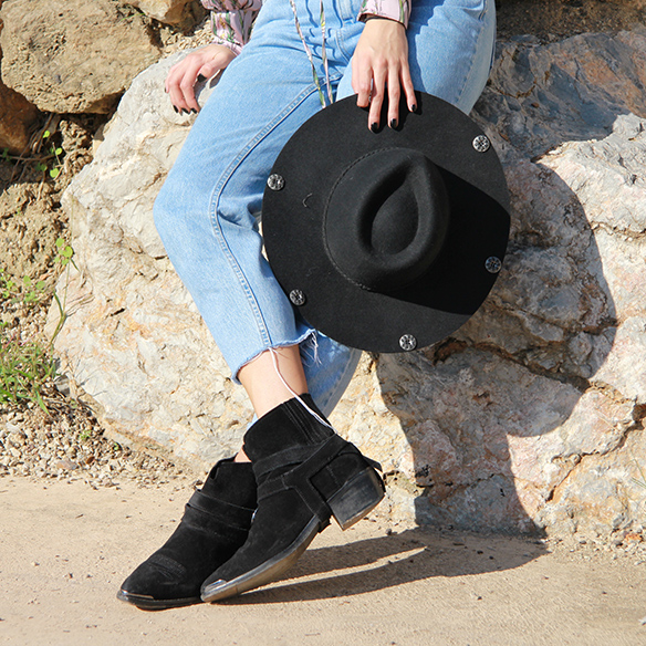 15-colgadas-de-una-percha-blanche-body-jeans-sombrero-hat-booties-botines-8
