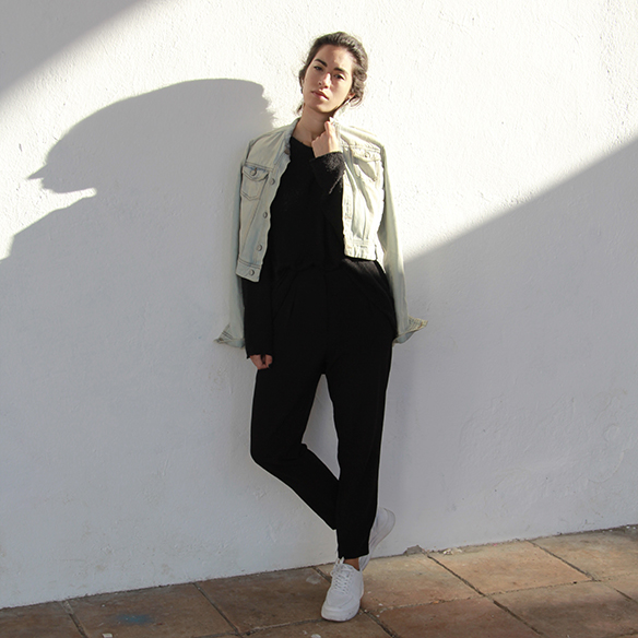 15-colgadas-de-una-percha-blanche-fw-oi-chaqueta-customizada-customized-jacket-total-black-pendientes-earrings-4