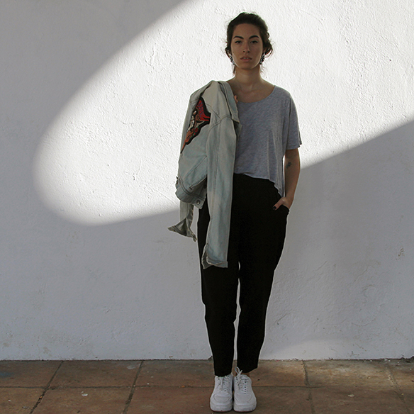 15-colgadas-de-una-percha-blanche-fw-oi-chaqueta-customizada-customized-jacket-total-black-pendientes-earrings-7