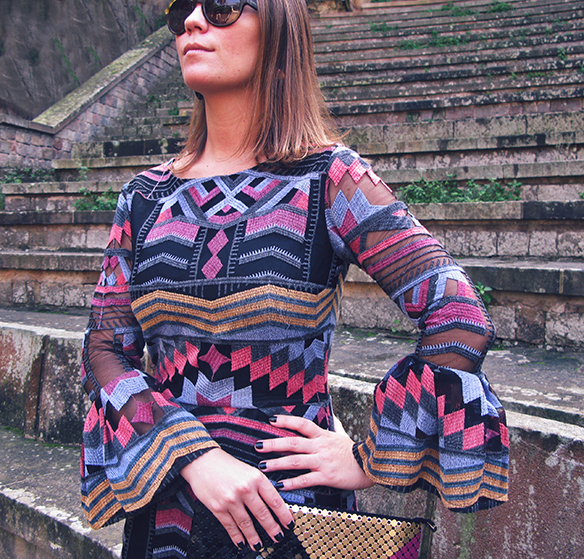 15-colgadas-de-una-percha-carla-kissler-wedding-guest-dress-vestido-invitada-de-boda-estampado-etnico-ethnic-print-apparentia-carmina-rotger-complementos-accessories-3