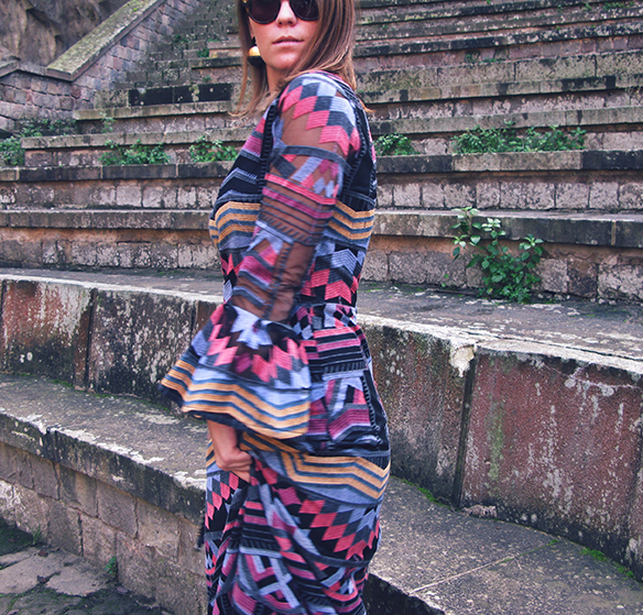 15-colgadas-de-una-percha-carla-kissler-wedding-guest-dress-vestido-invitada-de-boda-estampado-etnico-ethnic-print-apparentia-carmina-rotger-complementos-accessories-4