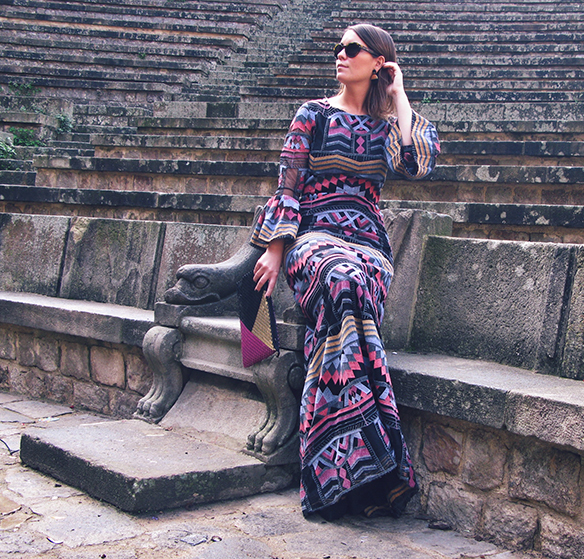 15-colgadas-de-una-percha-carla-kissler-wedding-guest-dress-vestido-invitada-de-boda-estampado-etnico-ethnic-print-apparentia-carmina-rotger-complementos-accessories-6