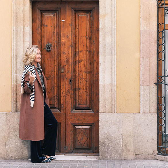 15-colgadas-de-una-percha-maica-jau-lunares-polka-dots-velvet-terciopelo-rayas-stripes-1