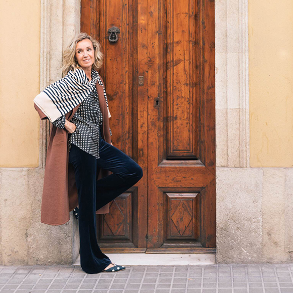 15-colgadas-de-una-percha-maica-jau-lunares-polka-dots-velvet-terciopelo-rayas-stripes-6