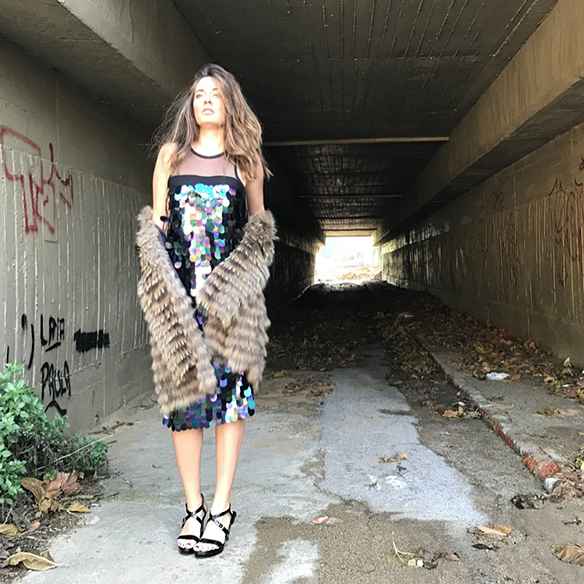 15-colgadas-de-una-percha-alicia-alvarez-vestido-lentejuelas-sequin-dress-fur-coat-abrigo-pelo-1