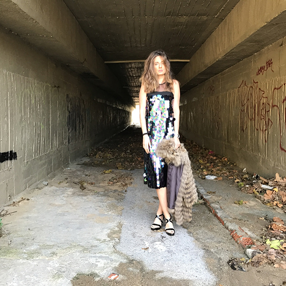 15-colgadas-de-una-percha-alicia-alvarez-vestido-lentejuelas-sequin-dress-fur-coat-abrigo-pelo-2