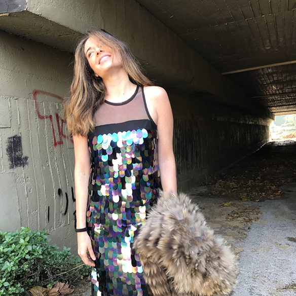 15-colgadas-de-una-percha-alicia-alvarez-vestido-lentejuelas-sequin-dress-fur-coat-abrigo-pelo-4