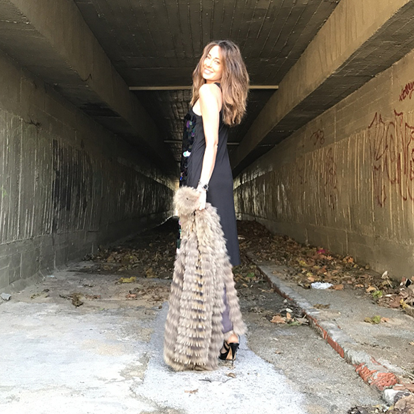 15-colgadas-de-una-percha-alicia-alvarez-vestido-lentejuelas-sequin-dress-fur-coat-abrigo-pelo-8