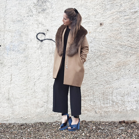 15-colgadas-de-una-percha-alicia-alvarez-volantes-frills-culottes-abrigo-cacoon-coat-estola-stole-pasador-lazo-bow-hairclip-3