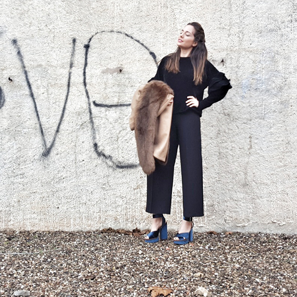 15-colgadas-de-una-percha-alicia-alvarez-volantes-frills-culottes-abrigo-cacoon-coat-estola-stole-pasador-lazo-bow-hairclip-6