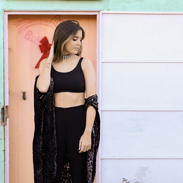 15-colgadas-de-una-percha-anna-duarte-crop-top-choker-kaftan-flare-pants-pantalones-campana-velvet-terciopelo-1