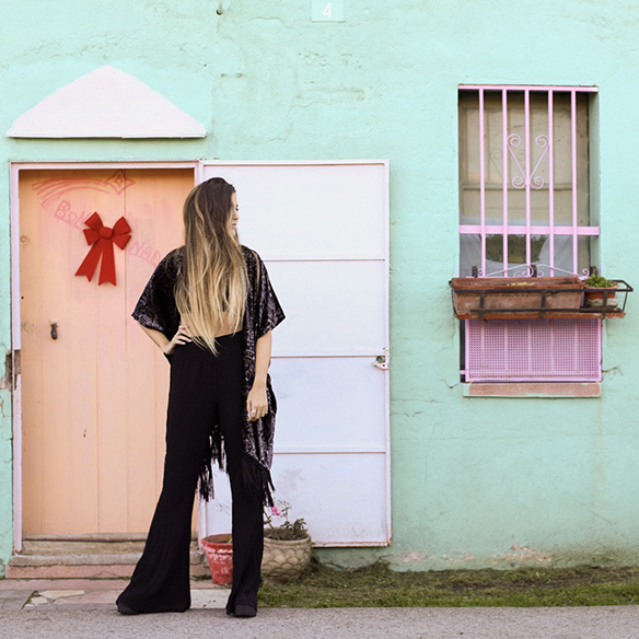 15-colgadas-de-una-percha-anna-duarte-crop-top-choker-kaftan-flare-pants-pantalones-campana-velvet-terciopelo-3