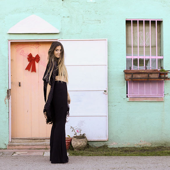 15-colgadas-de-una-percha-anna-duarte-crop-top-choker-kaftan-flare-pants-pantalones-campana-velvet-terciopelo-7