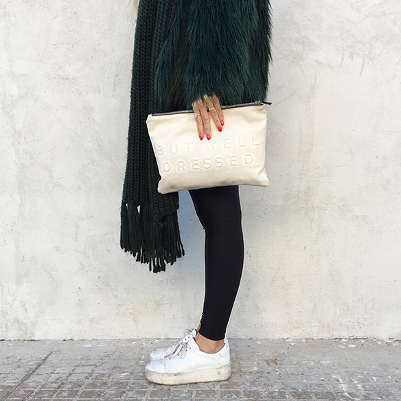 15-colgadas-de-una-percha-anna-duarte-total-black-green-verde-cap-gorro-6