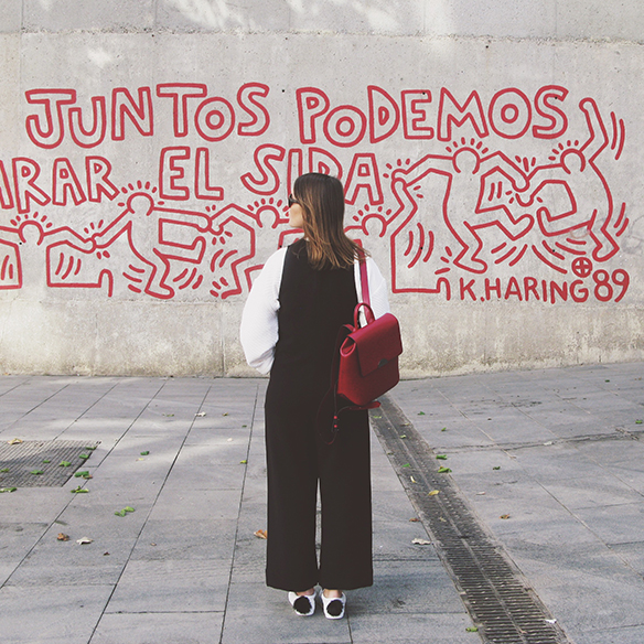 15-colgadas-de-una-percha-carla-kissler-mono-jumpsuit-bambas-panda-sneakers-backpack-mochila-1