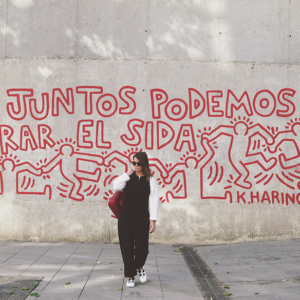 15-colgadas-de-una-percha-carla-kissler-mono-jumpsuit-bambas-panda-sneakers-backpack-mochila-10