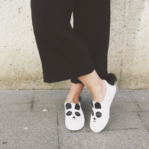 15-colgadas-de-una-percha-carla-kissler-mono-jumpsuit-bambas-panda-sneakers-backpack-mochila-5