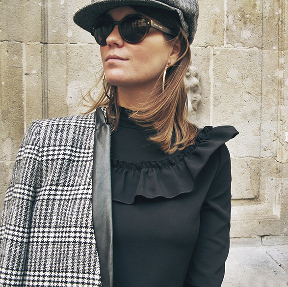 15-colgadas-de-una-percha-carla-kissler-over-the-knee-boots-botas-vestido-volantes-frills-dress-gorra-marinero-sailor-cap-3