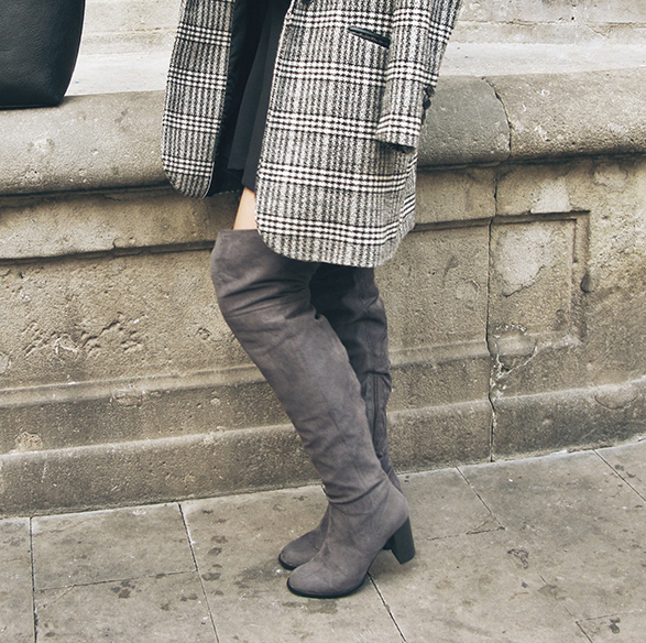 15-colgadas-de-una-percha-carla-kissler-over-the-knee-boots-botas-vestido-volantes-frills-dress-gorra-marinero-sailor-cap-8