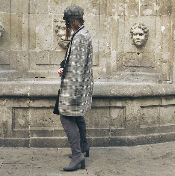 15-colgadas-de-una-percha-carla-kissler-over-the-knee-boots-botas-vestido-volantes-frills-dress-gorra-marinero-sailor-cap-9