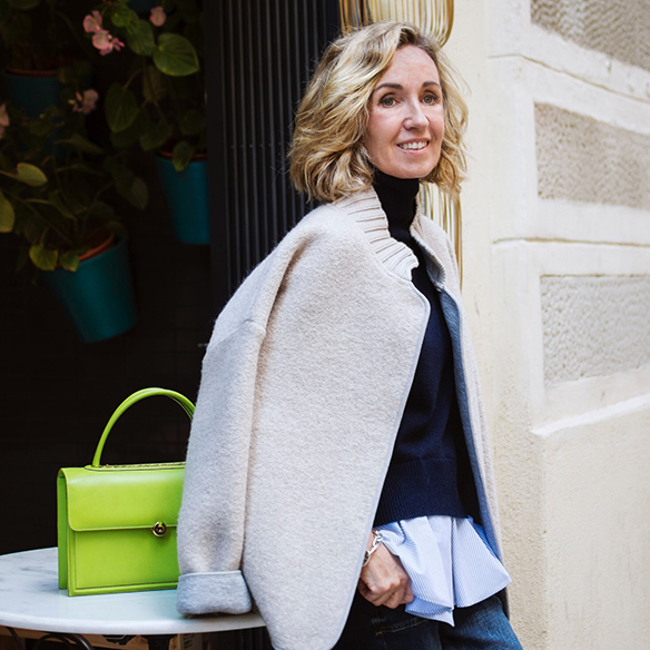 15-colgadas-de-una-percha-maica-jau-jersey-cuello-alto-turtleneck-jumper-pendientes-ear-cuffs-earrings-2