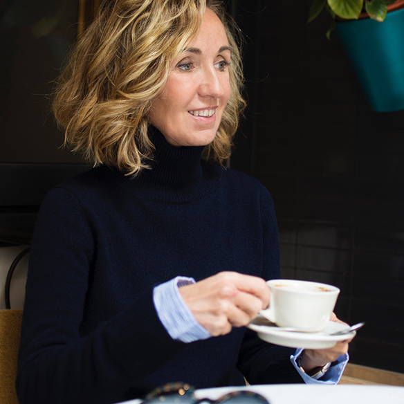 15-colgadas-de-una-percha-maica-jau-jersey-cuello-alto-turtleneck-jumper-pendientes-ear-cuffs-earrings-6