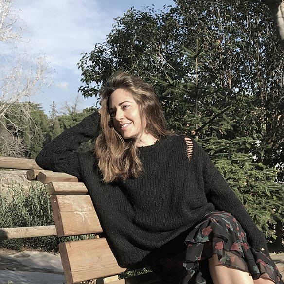 15-colgadas-de-una-percha-alicia-alvarez-vestido-flores-translucido-translucent-floral-dress-jumper-jersey-sandals-sandalias-6