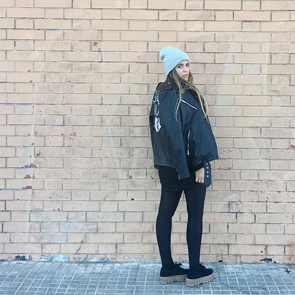 15-colgadas-de-una-percha-anna-duarte-chaqueta-perfecto-jacket-cuero-leather-gorro-beanie-bolso-dibujos-drawing-handbag-10