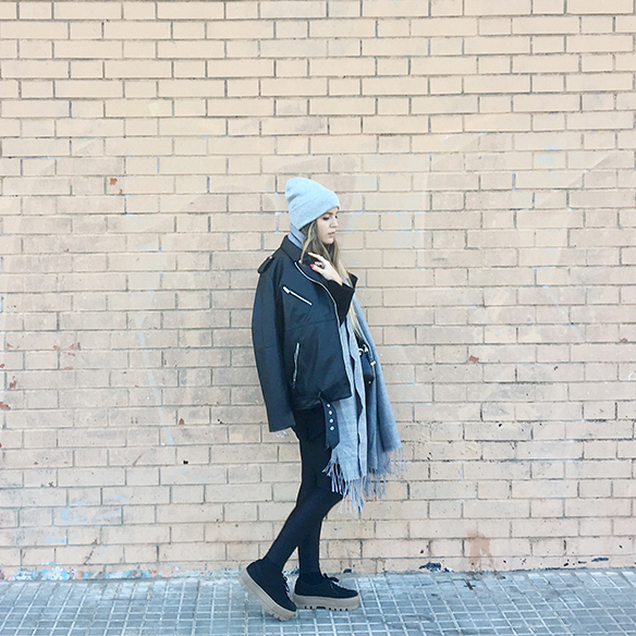 15-colgadas-de-una-percha-anna-duarte-chaqueta-perfecto-jacket-cuero-leather-gorro-beanie-bolso-dibujos-drawing-handbag-4