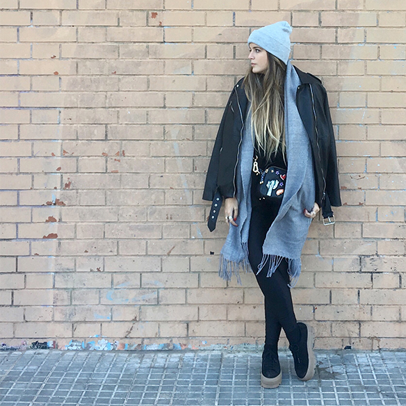 15-colgadas-de-una-percha-anna-duarte-chaqueta-perfecto-jacket-cuero-leather-gorro-beanie-bolso-dibujos-drawing-handbag-5
