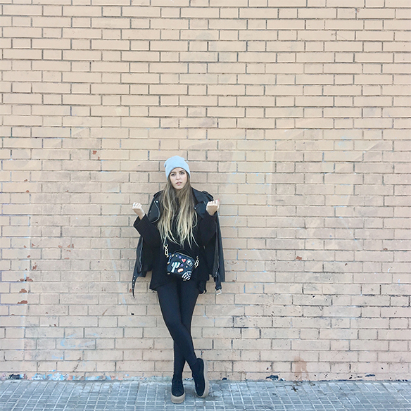 15-colgadas-de-una-percha-anna-duarte-chaqueta-perfecto-jacket-cuero-leather-gorro-beanie-bolso-dibujos-drawing-handbag-9