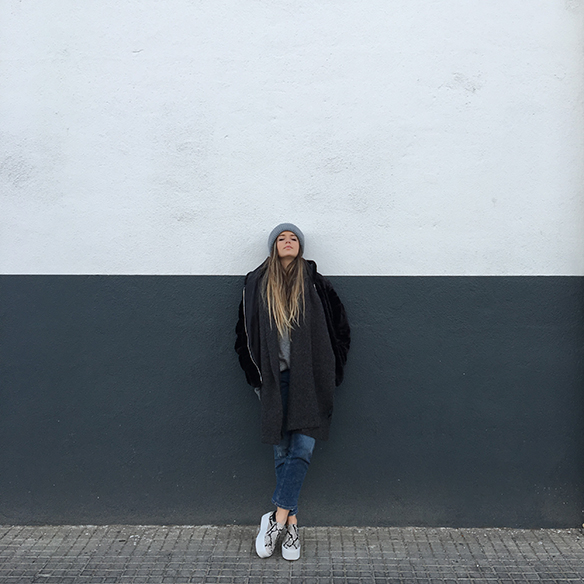 15-colgadas-de-una-percha-anna-duarte-gris-grey-gorro-cap-bufanda-scarf-lana-wool-jersey-xl-jumper-2