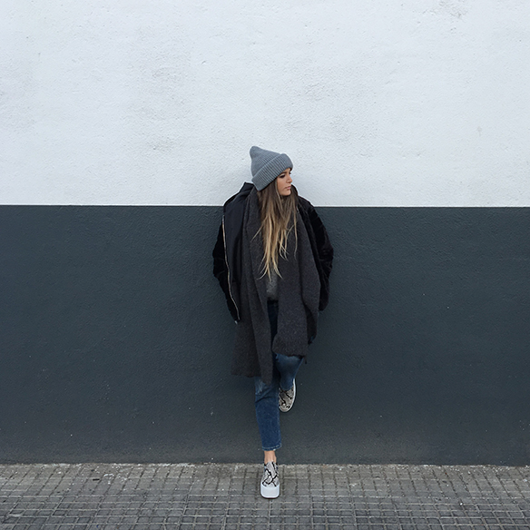 15-colgadas-de-una-percha-anna-duarte-gris-grey-gorro-cap-bufanda-scarf-lana-wool-jersey-xl-jumper-3