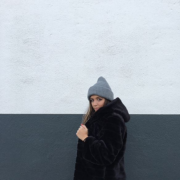 15-colgadas-de-una-percha-anna-duarte-gris-grey-gorro-cap-bufanda-scarf-lana-wool-jersey-xl-jumper-4