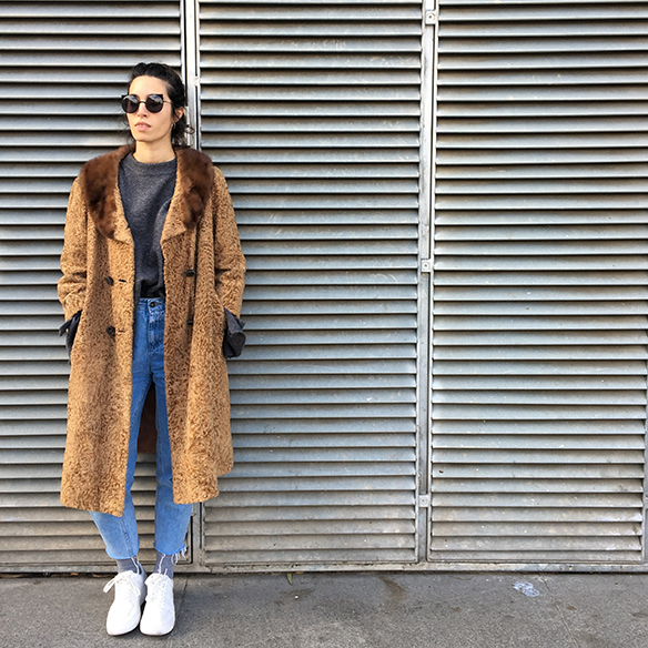 15-colgadas-de-una-percha-blanche-abrigo-vintage-coat-jeans-bambas-trainers-1