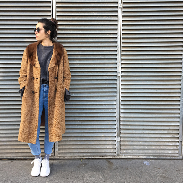 15-colgadas-de-una-percha-blanche-abrigo-vintage-coat-jeans-bambas-trainers-9