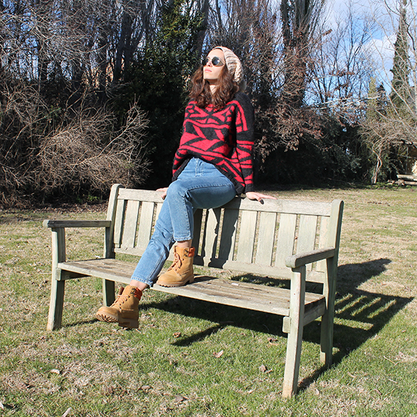 15-colgadas-de-una-percha-blanche-gorro-beanie-jeans-jersey-rojo-negro-red-black-jumper-5