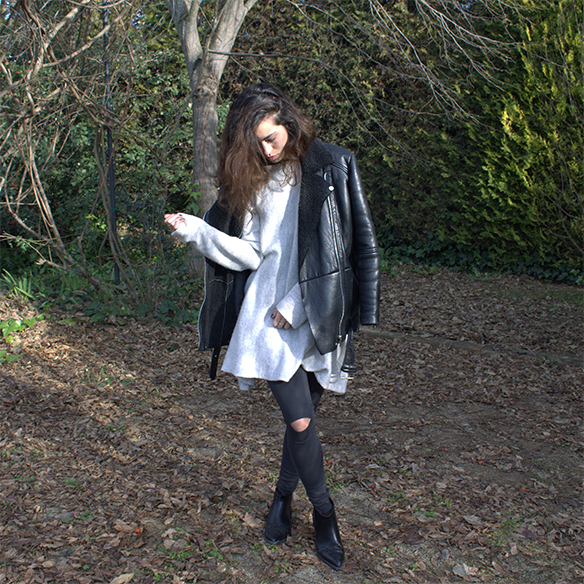 15-colgadas-de-una-percha-blanche-gris-grey-ripped-jeans-chaqueta-borreguito-skinsheep-jacket-9