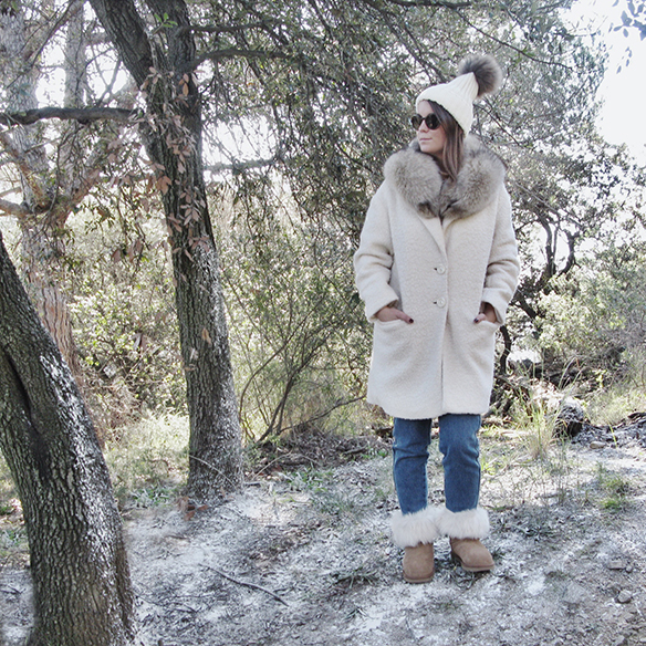 15-colgadas-de-una-percha-carla-kissler-white-teddy-coat-blanco-gorro-cap-estola-pelo-fur-stole-botas-uggs-booties-tretze-sabates-treze-1