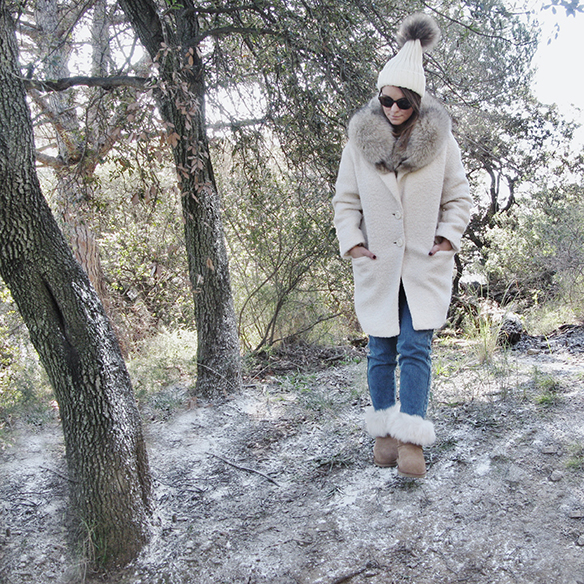 15-colgadas-de-una-percha-carla-kissler-white-teddy-coat-blanco-gorro-cap-estola-pelo-fur-stole-botas-uggs-booties-tretze-sabates-treze-10
