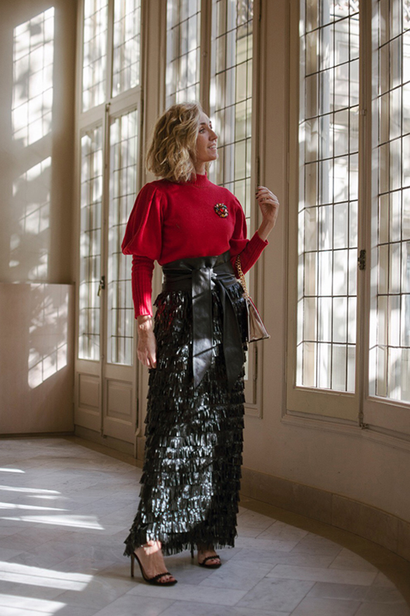 15-colgadas-de-una-percha-maica-jau-fringes-leather-skirt-falda-flecos-cuero-red-rojo-bolso-fantasia-fantasy-handbag-10