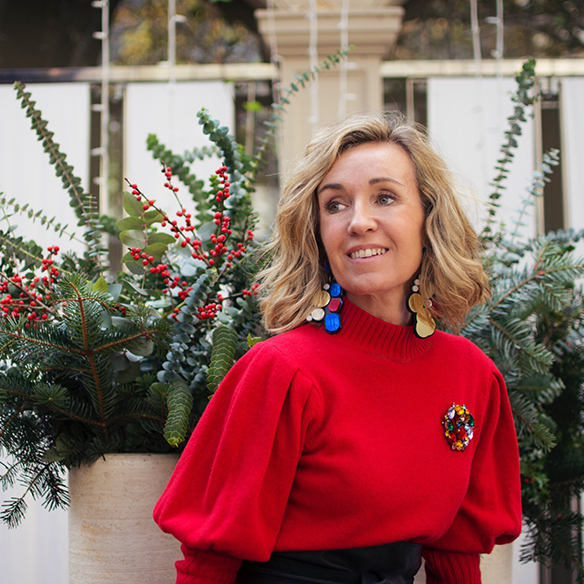 15-colgadas-de-una-percha-maica-jau-fringes-leather-skirt-falda-flecos-cuero-red-rojo-bolso-fantasia-fantasy-handbag-2