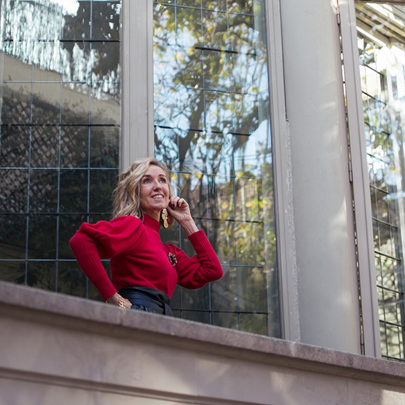 15-colgadas-de-una-percha-maica-jau-fringes-leather-skirt-falda-flecos-cuero-red-rojo-bolso-fantasia-fantasy-handbag-7